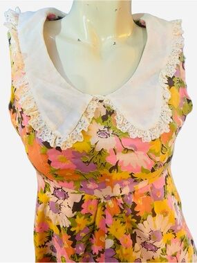 VINTAGE 1960s bright Floral Sleeveless Dress with Peter Pan Collar
